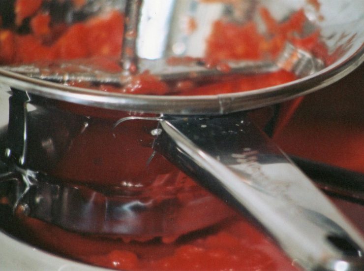 Pesticidi nella passata di pomodoro: allarme, cosa devi fare subito