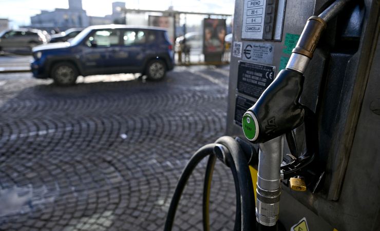 La truffa della finta miscela di benzina o diesel